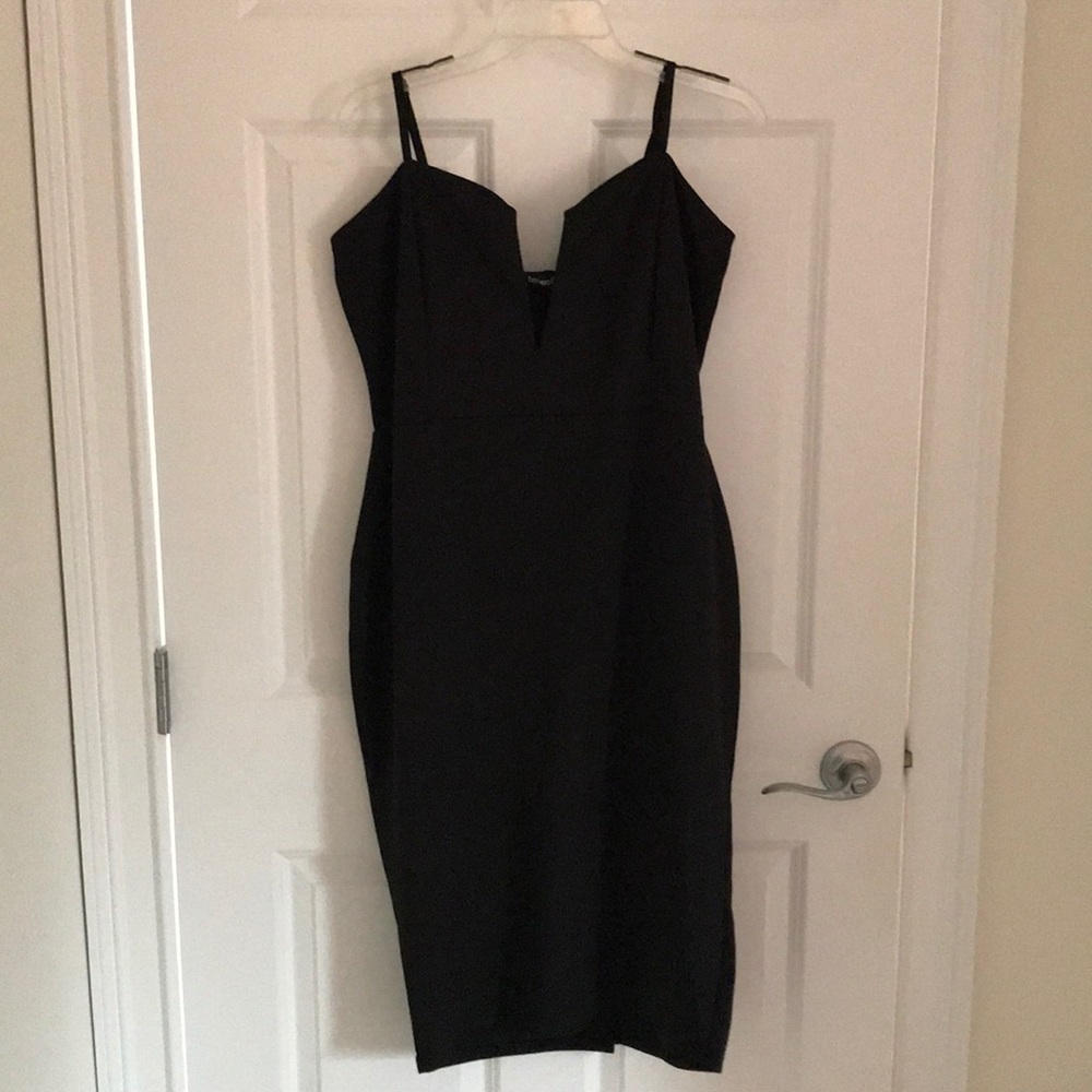 Black bodycon dress